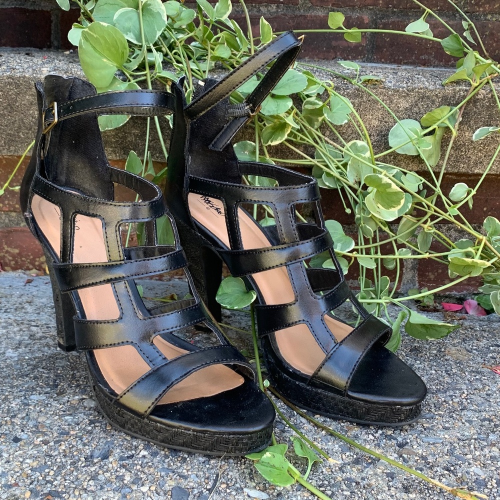 Black platform pump